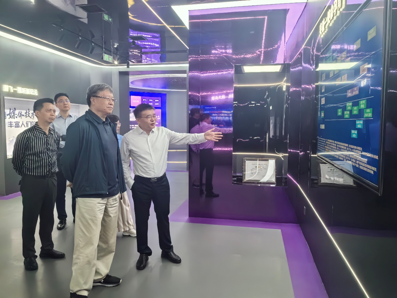 高文院士到访马栏山音视频实验室 &mdash;&mdash; 共谋音视频产业高质量发展新篇章
